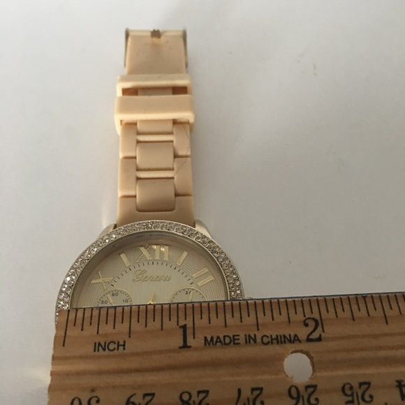 Large Geneva watch with silicon band - Picture 3 of 4